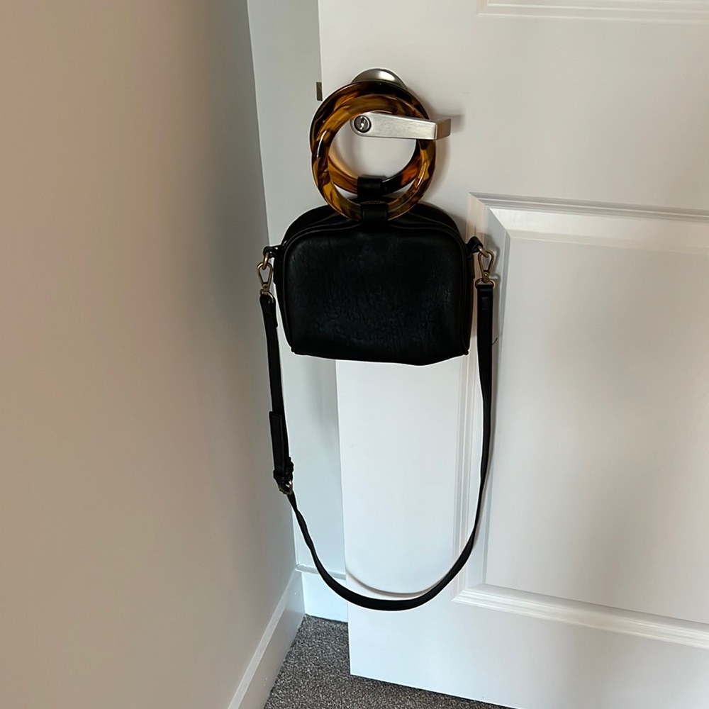 Black crossbody with tortoise shell handles